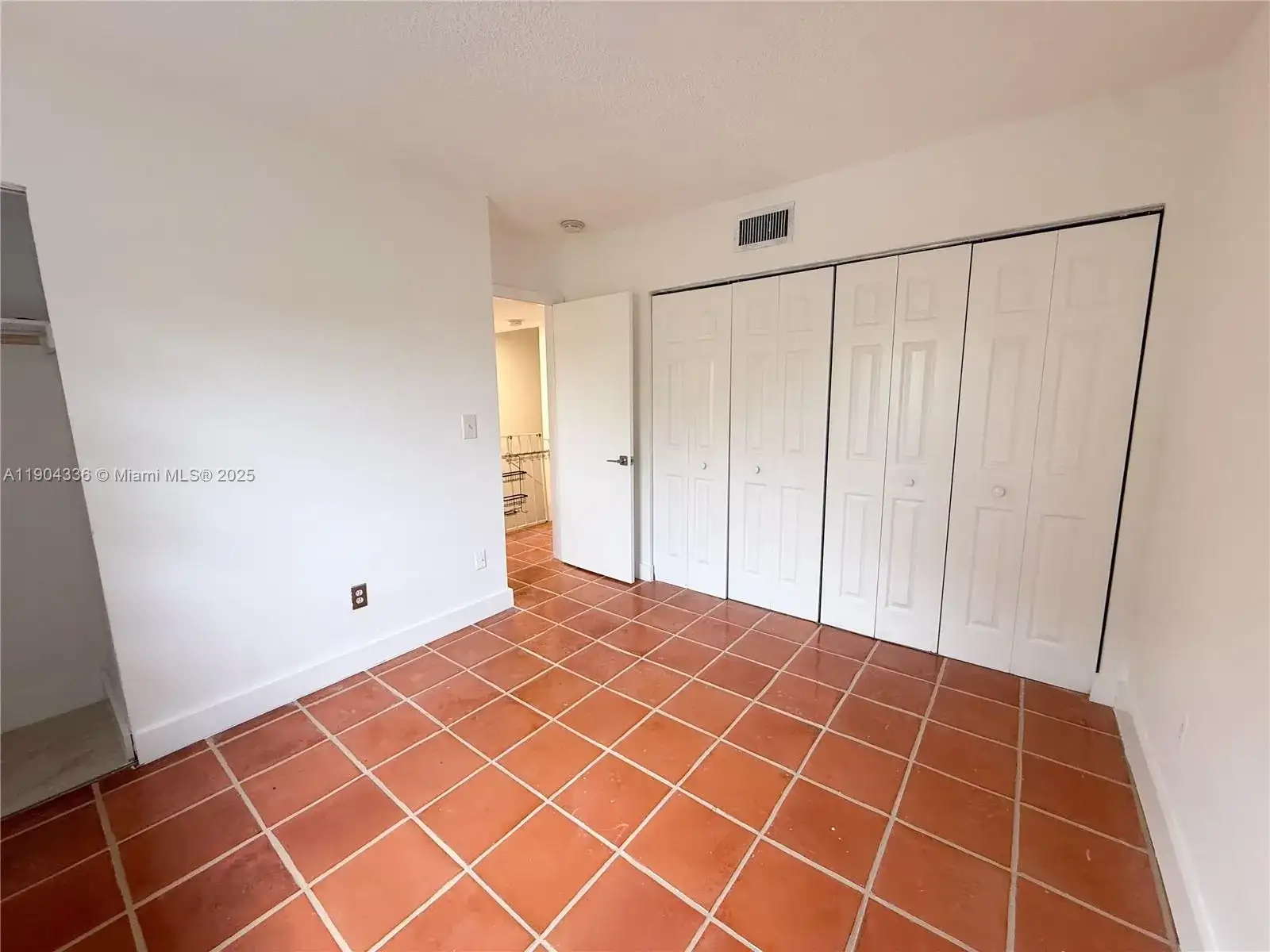 11 Edgewater Dr # 8, Coral Gables FL 33133 photo 5