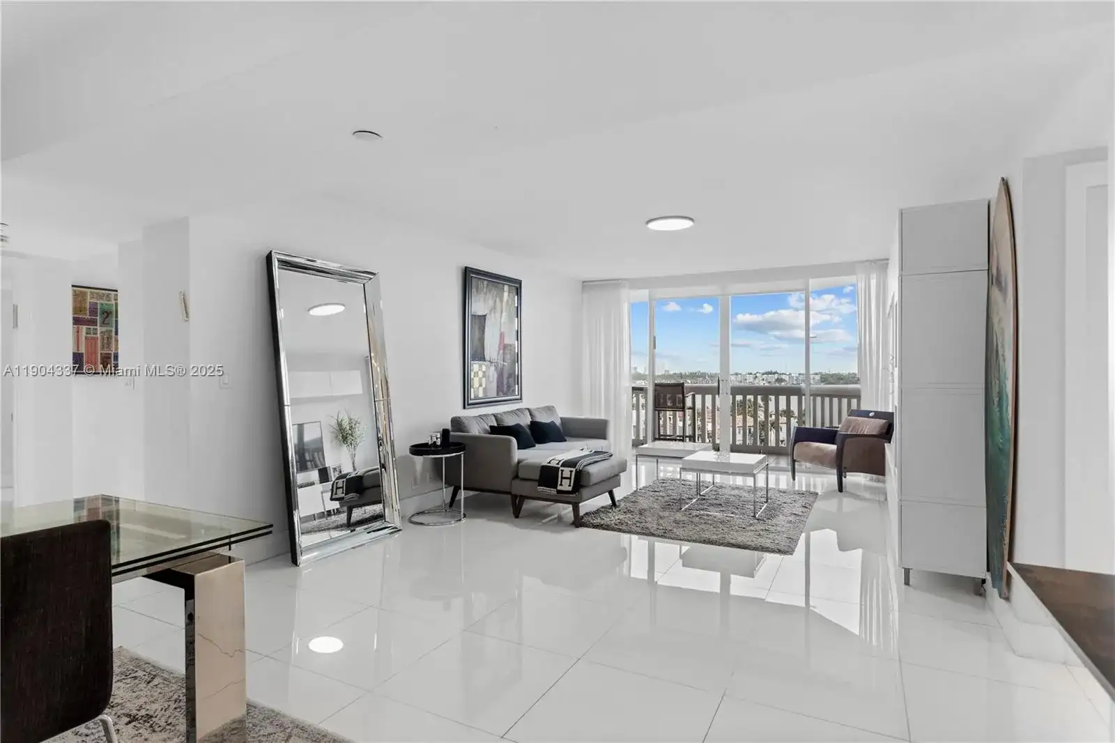 1000 W Island Blvd # 812, Aventura FL 33160 photo 2