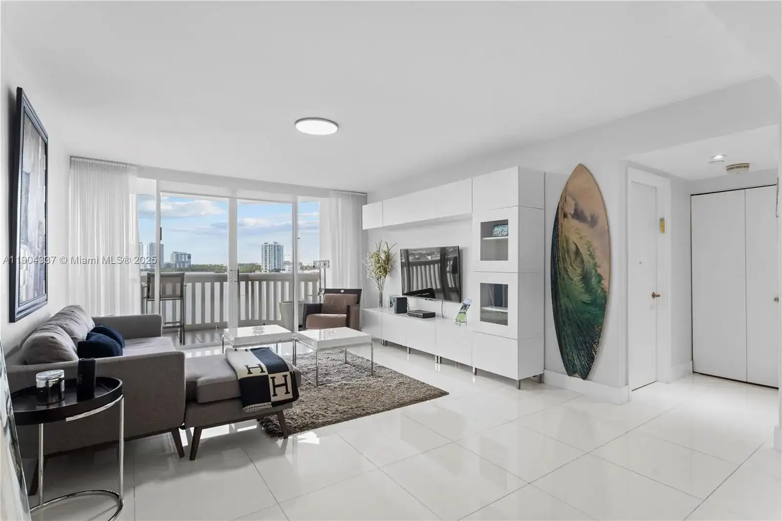 1000 W Island Blvd # 812, Aventura FL 33160 photo 3