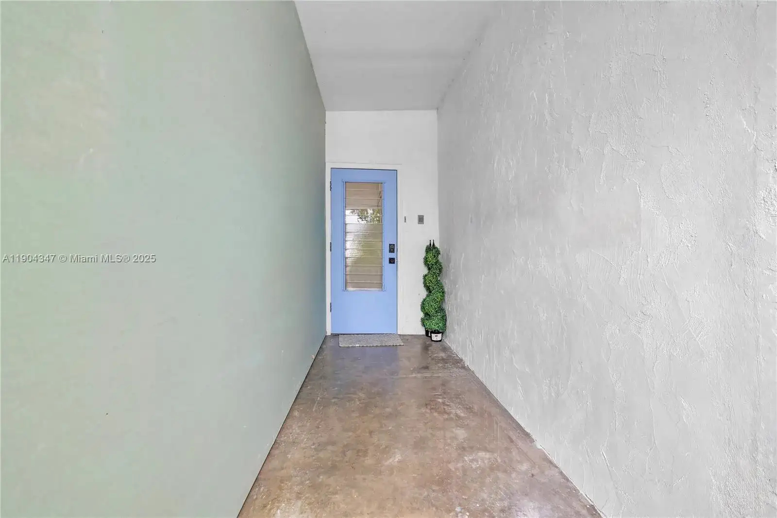 6712 Nina Rosa Dr, Orlando FL 32819 photo 3