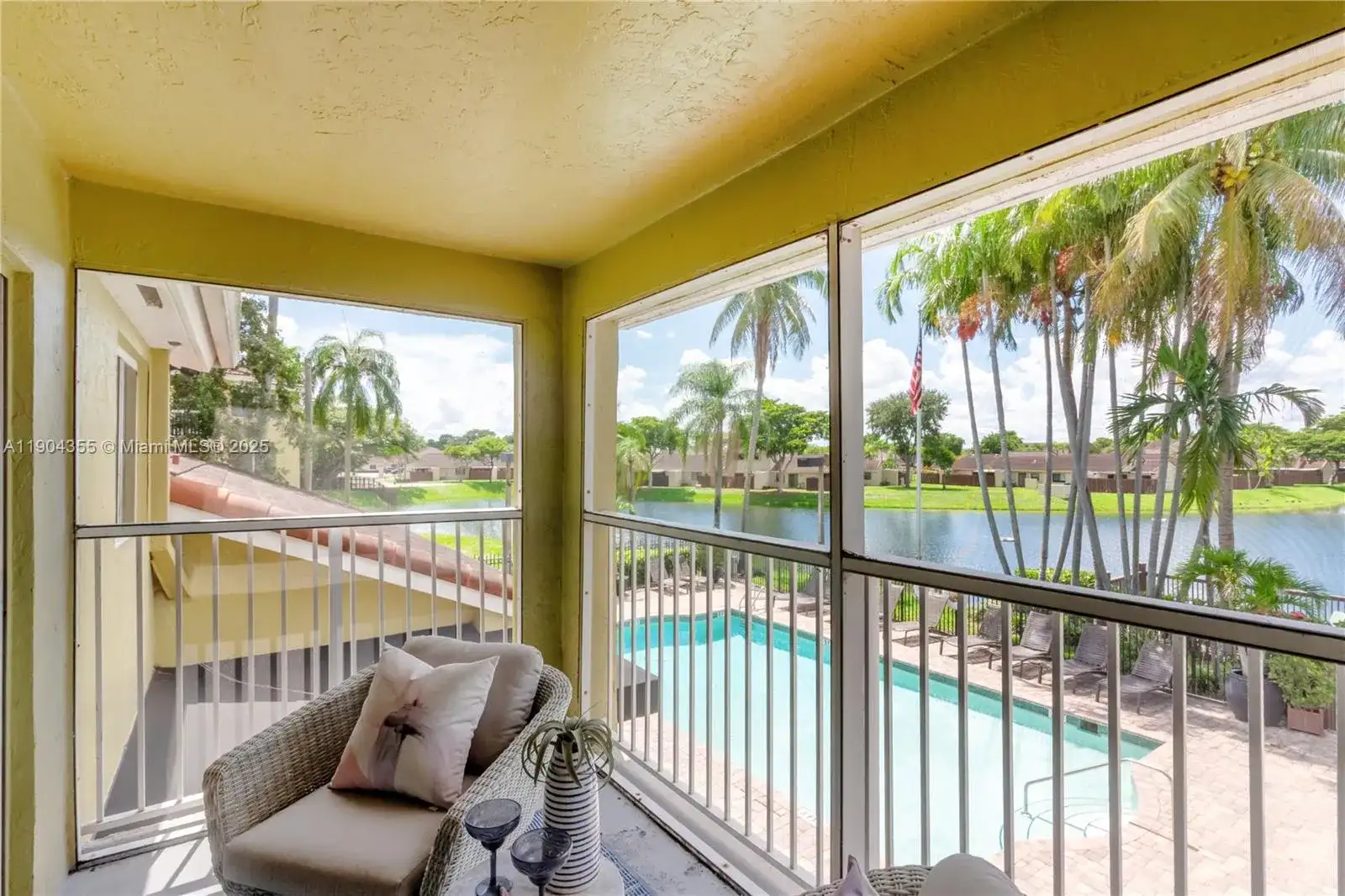 17230 NW 64th Ave, Miami Lakes FL 33015 photo 2