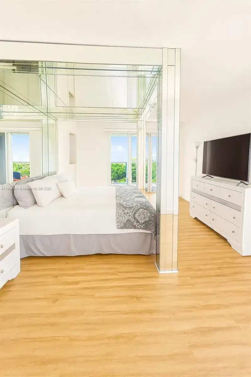 100 Bayview Dr # 517, Sunny Isles Beach FL 33160 photo 3