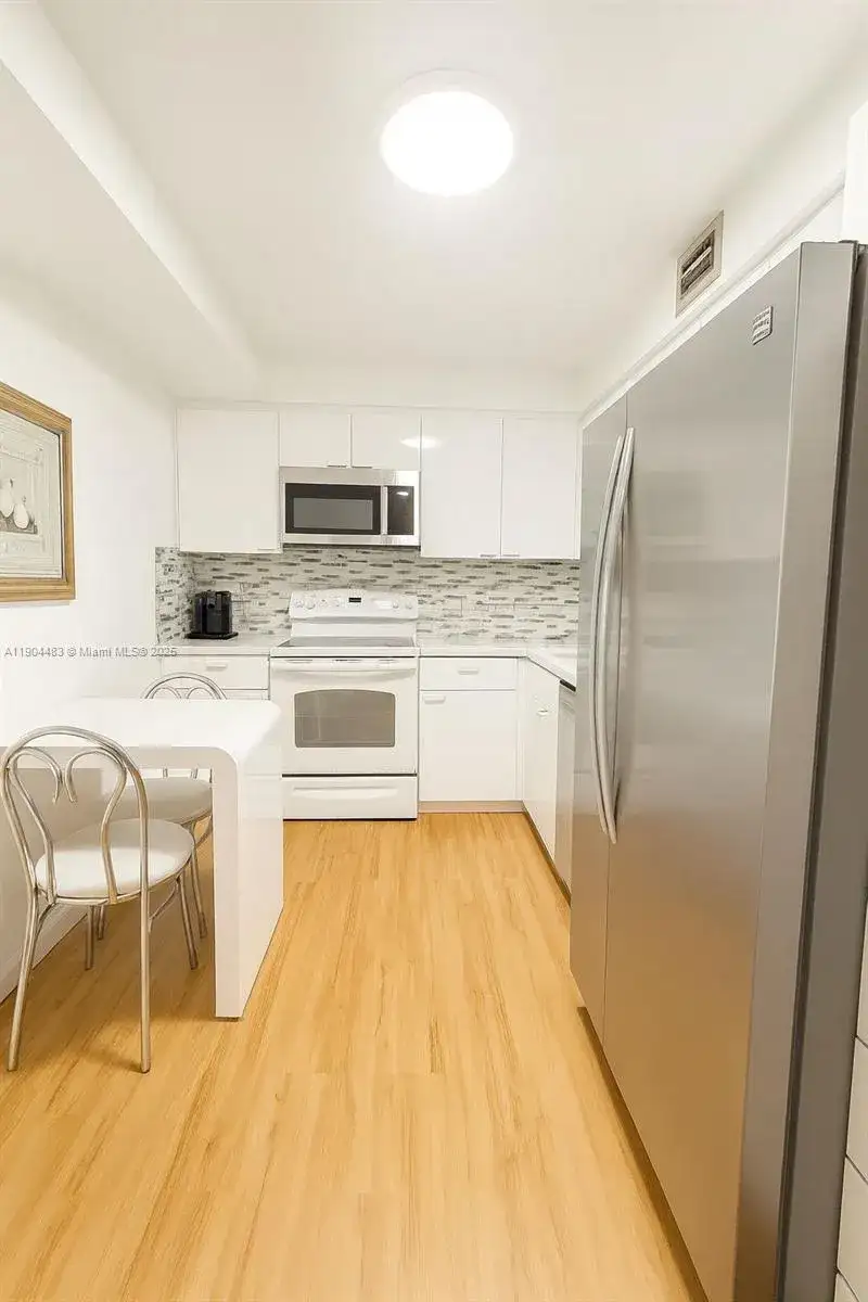 100 Bayview Dr # 517, Sunny Isles Beach FL 33160 photo 4