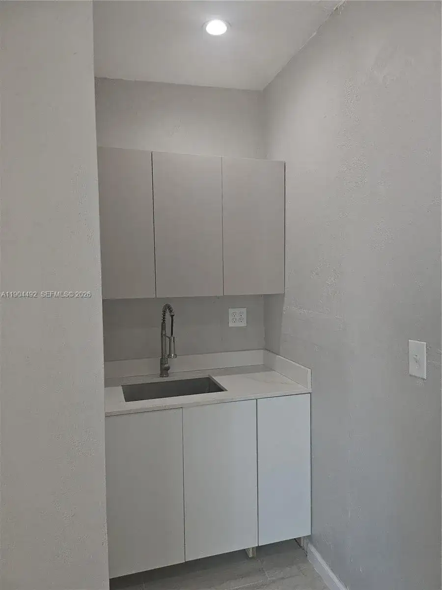 528 NW 10th St # A, Florida City FL 33034 photo 4