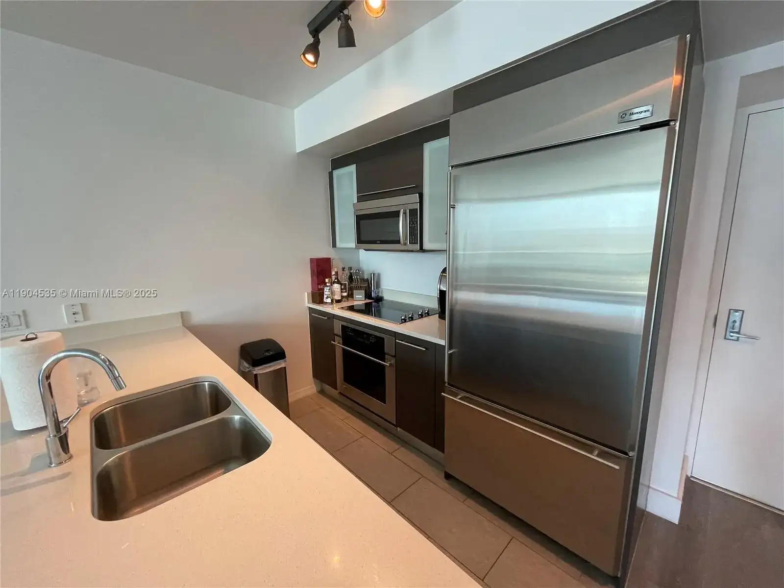 55 SE 6th St # 2104, Miami FL 33131 photo 2