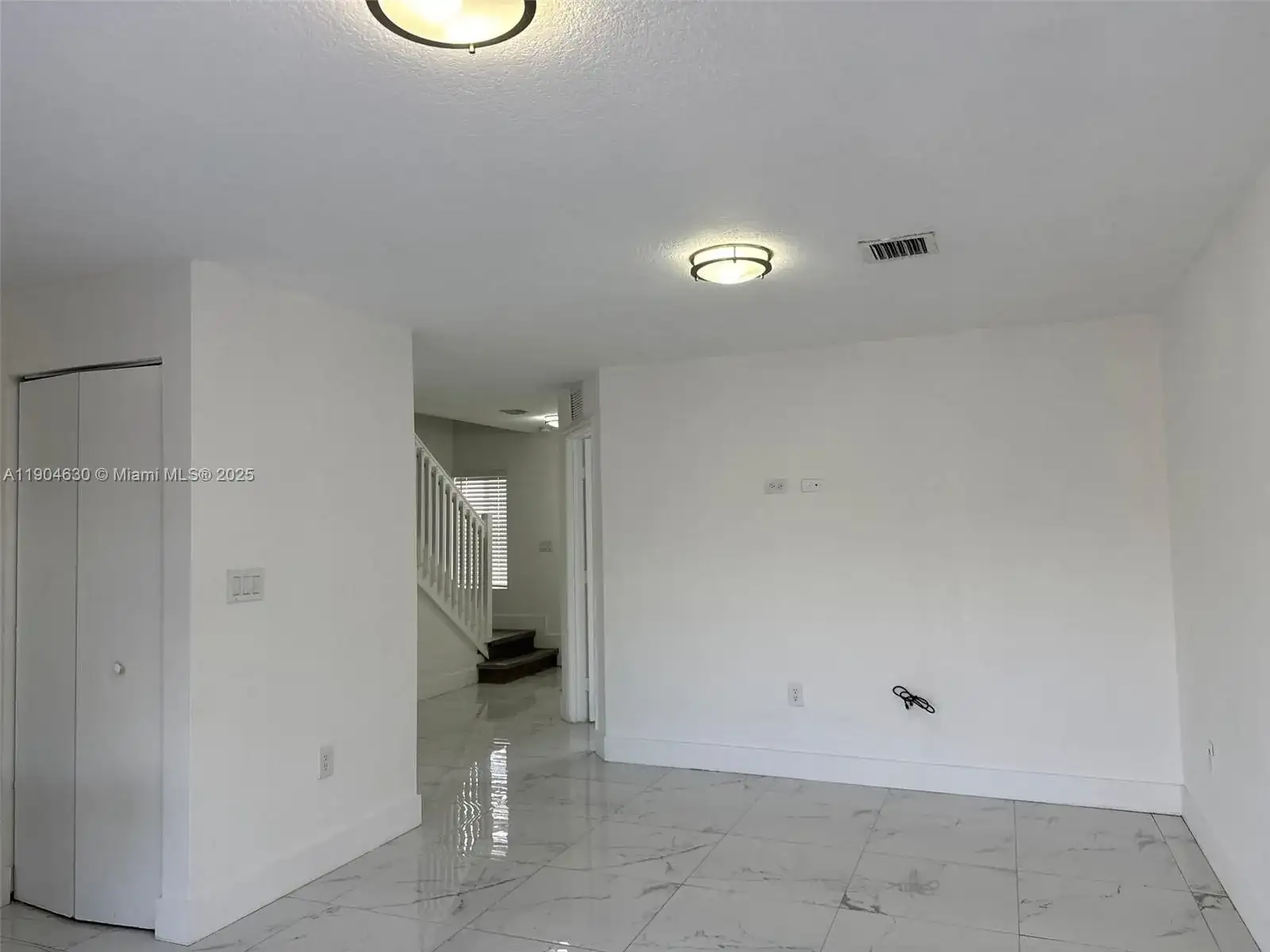618 SW 2nd Pl, Florida City FL 33034 photo 4
