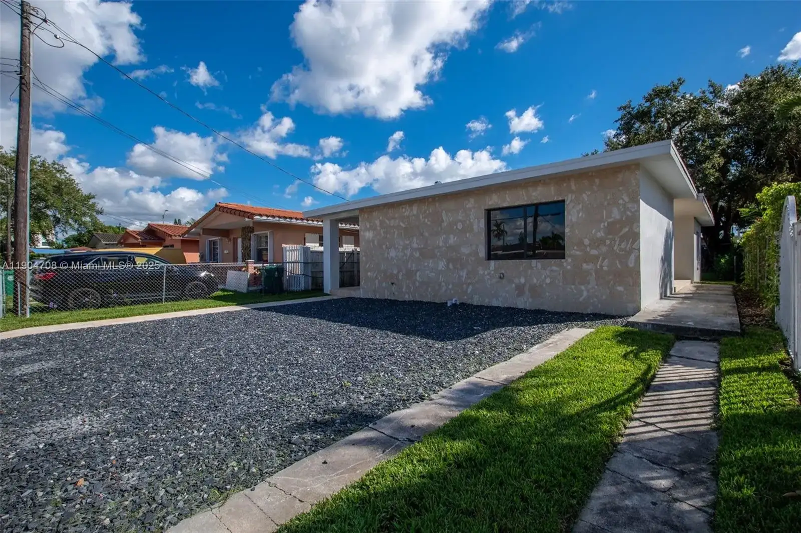 2625 SW 32nd Ct, Miami FL 33133 photo 2