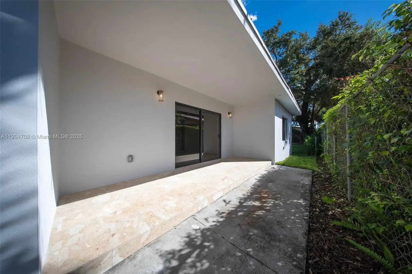 2625 SW 32nd Ct, Miami FL 33133 photo 5