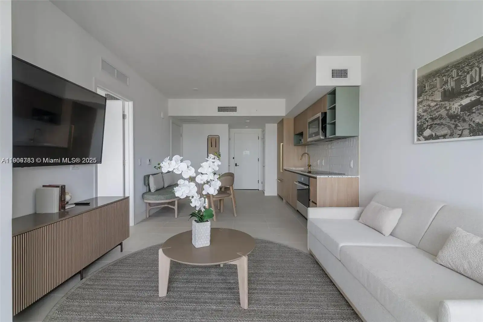 159 NE 6th St # 3404, Miami FL 33132 photo 2