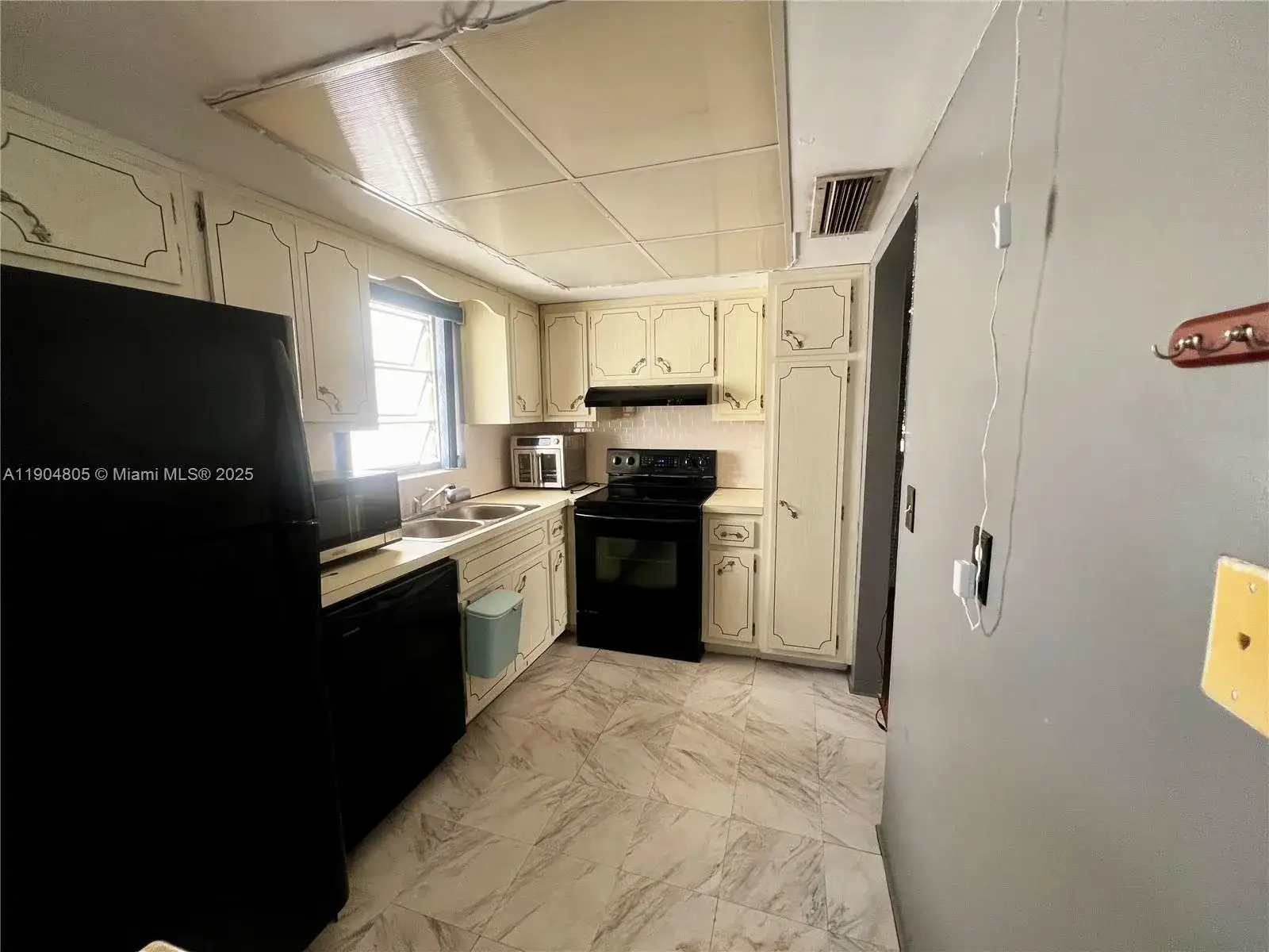 1501 Arthur St # 7, Hollywood FL 33020 photo 4