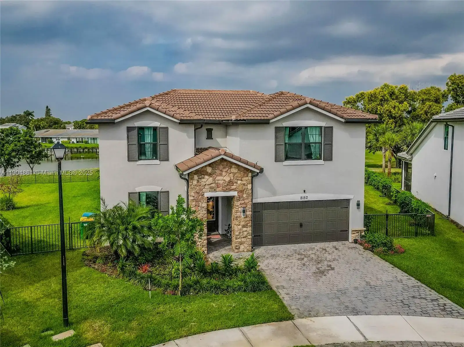 8152 NW 78th St, Tamarac FL 33321 photo 2