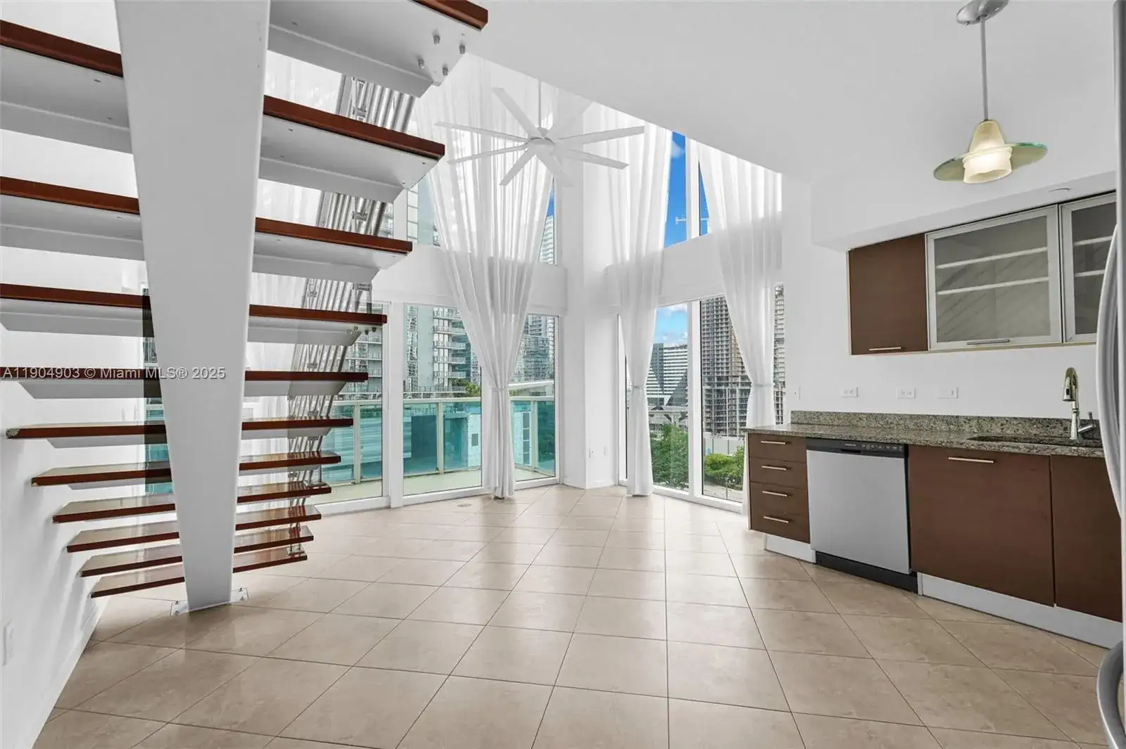 41 SE 5th St # 816, Miami FL 33131 photo 5