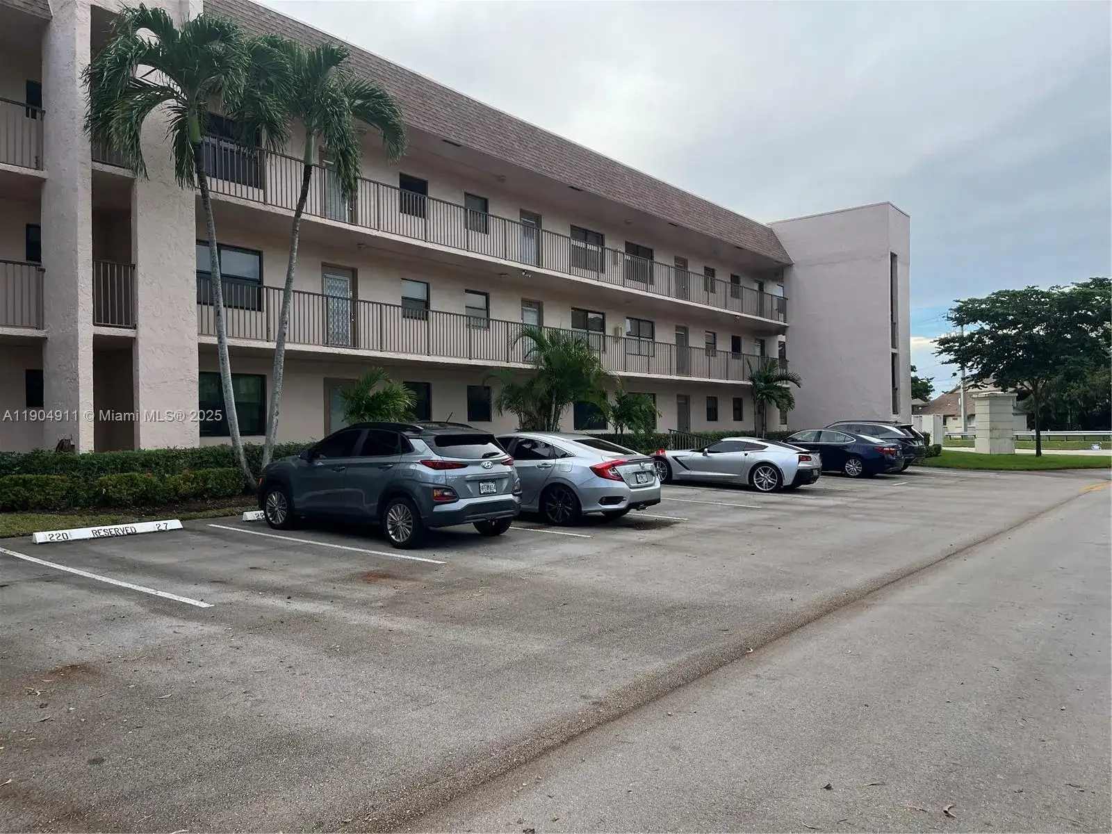 10466 Sunrise Lakes Blvd # 108, Sunrise FL 33322 photo 2