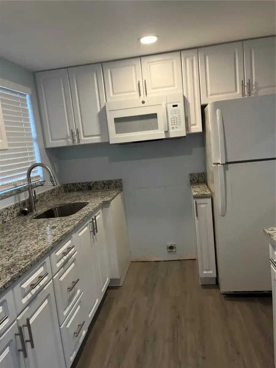 10466 Sunrise Lakes Blvd # 108, Sunrise FL 33322 photo 5