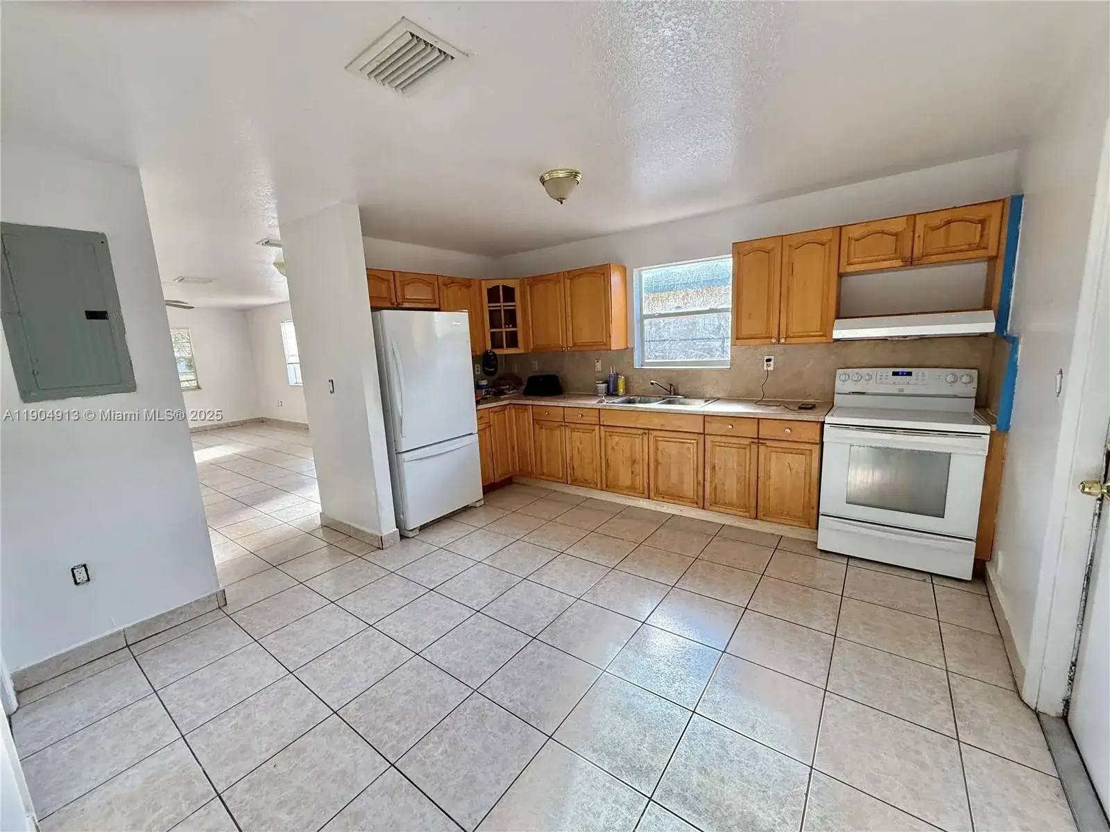 1325 NW 75th Ter, Miami FL 33147 photo 3