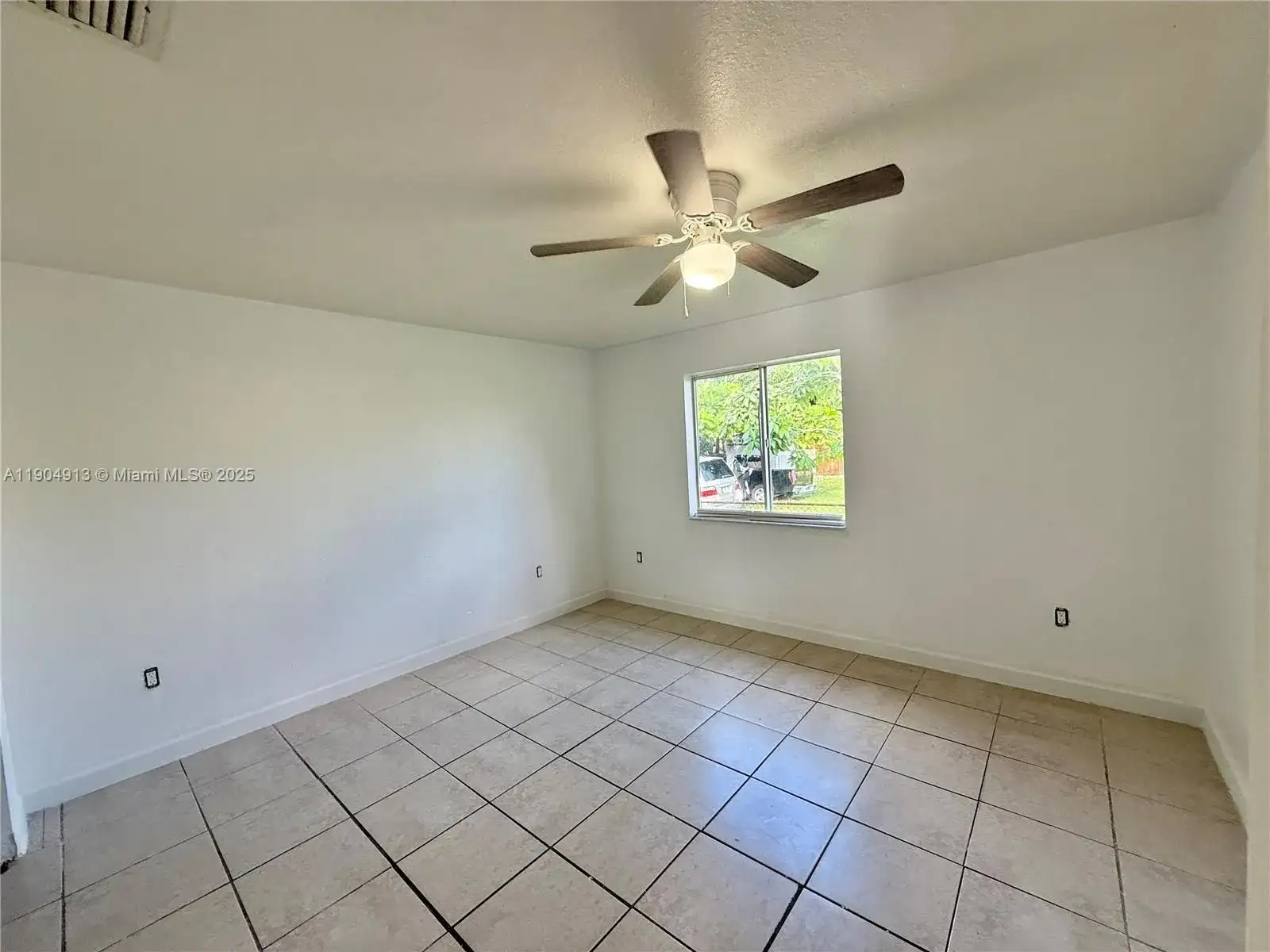 1325 NW 75th Ter, Miami FL 33147 photo 4
