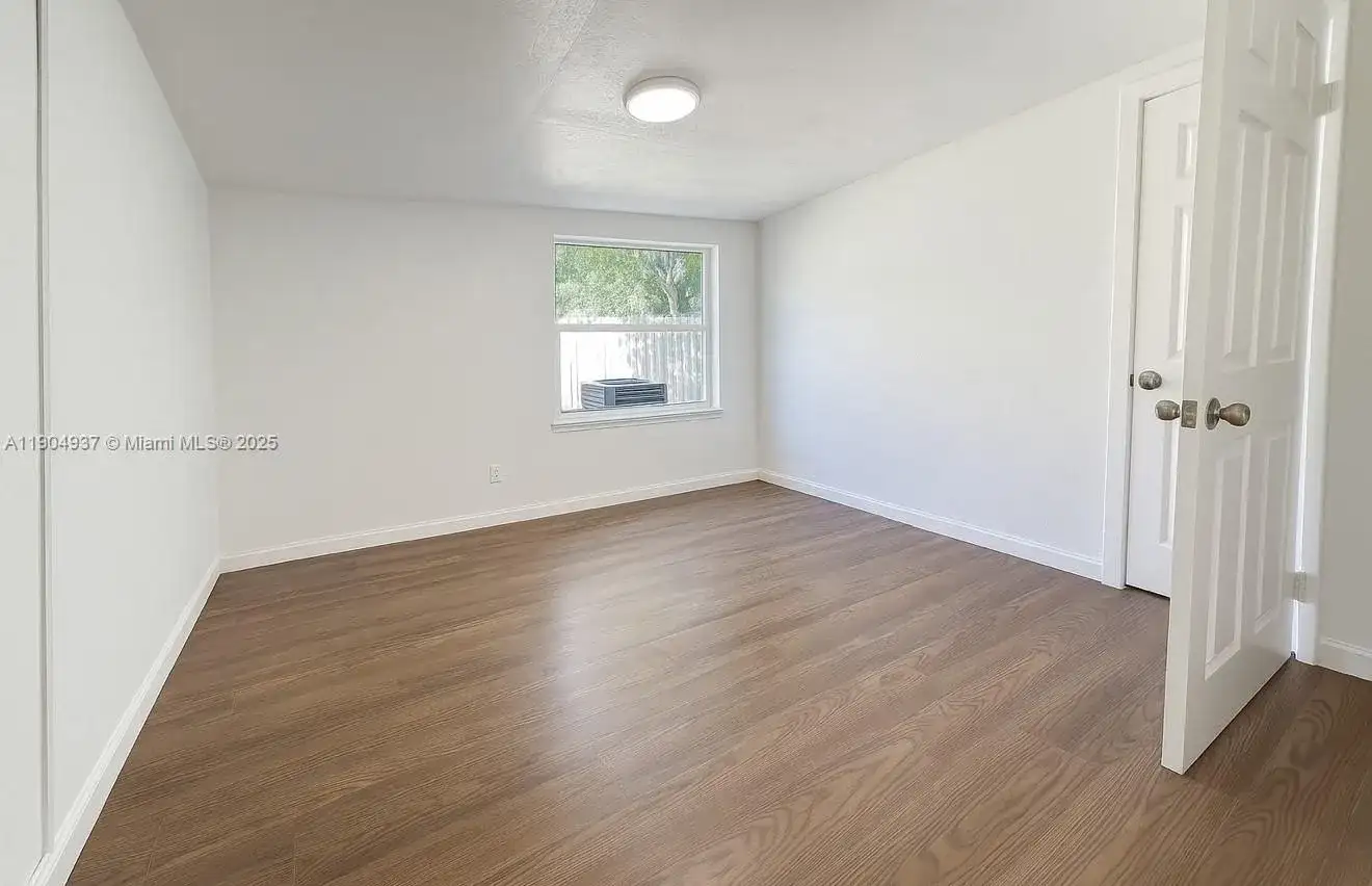 3376 NW 49th St, Miami FL 33142 photo 3