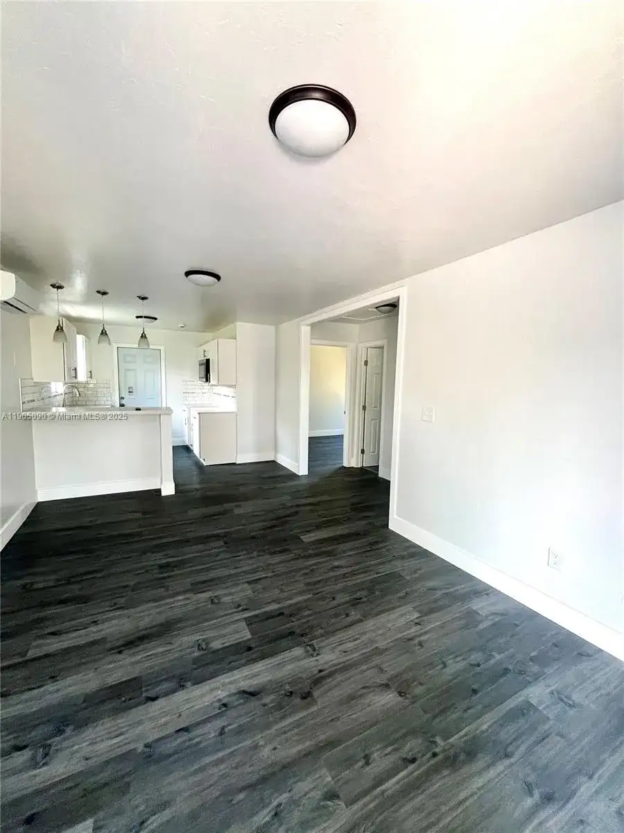 2331 NW 55th Ter, Miami FL 33142 photo 5