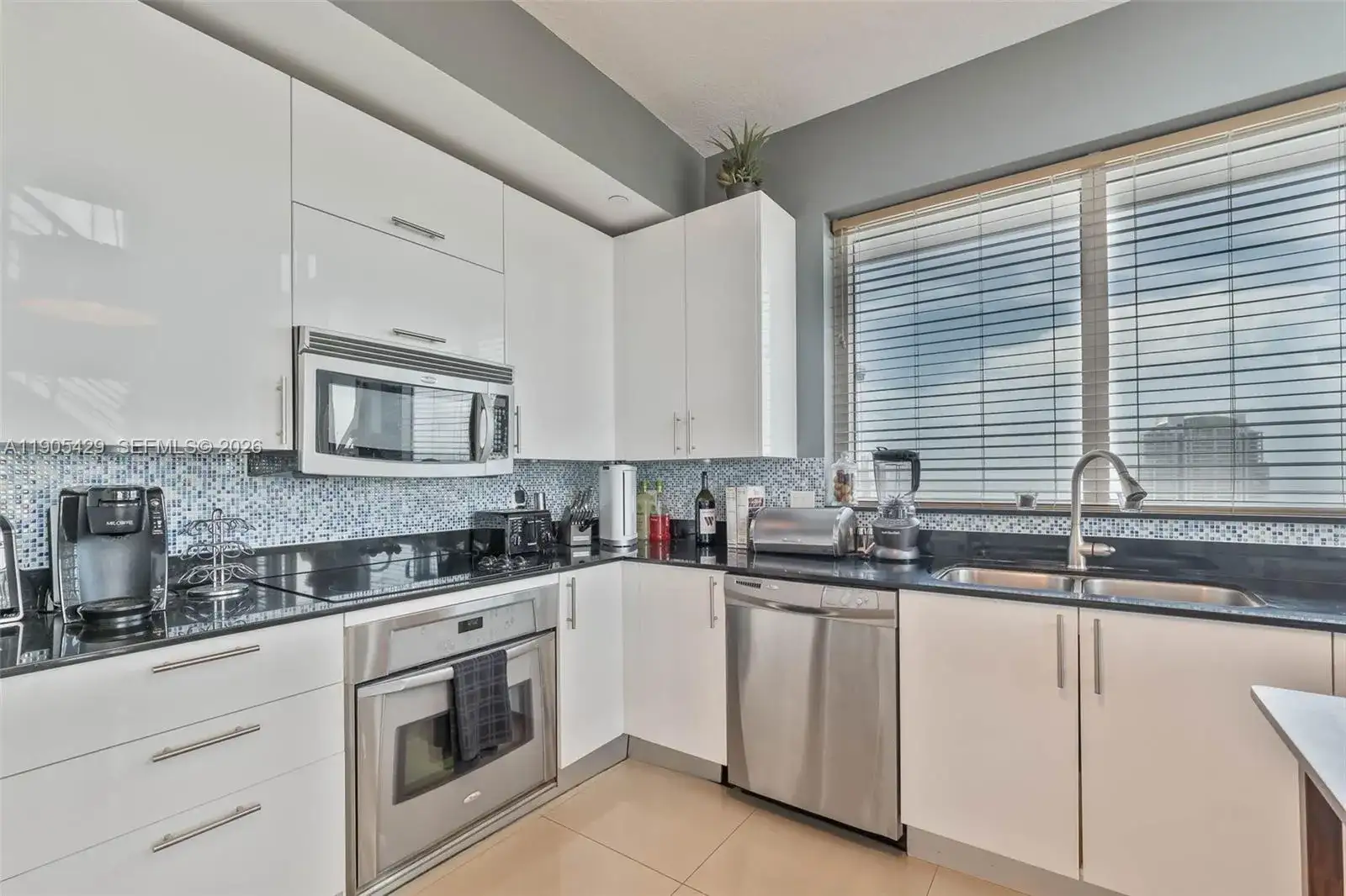 60 SW 13th St # 3401, Miami FL 33130 photo 4