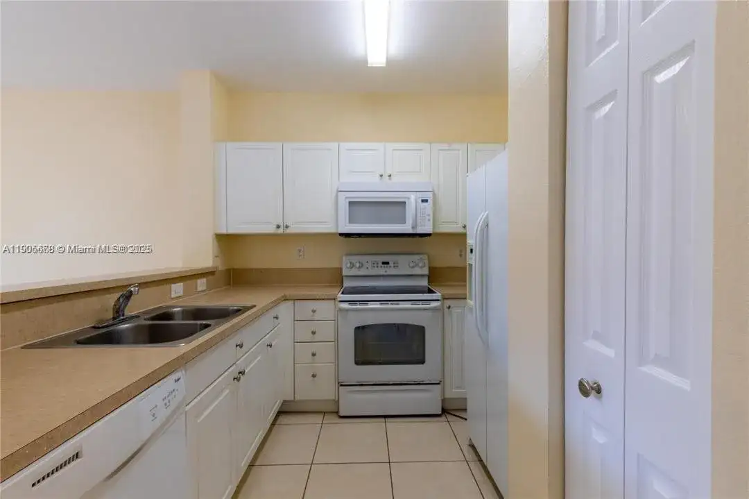 1490 NE 33rd Rd # 18, Homestead FL 33033 photo 2