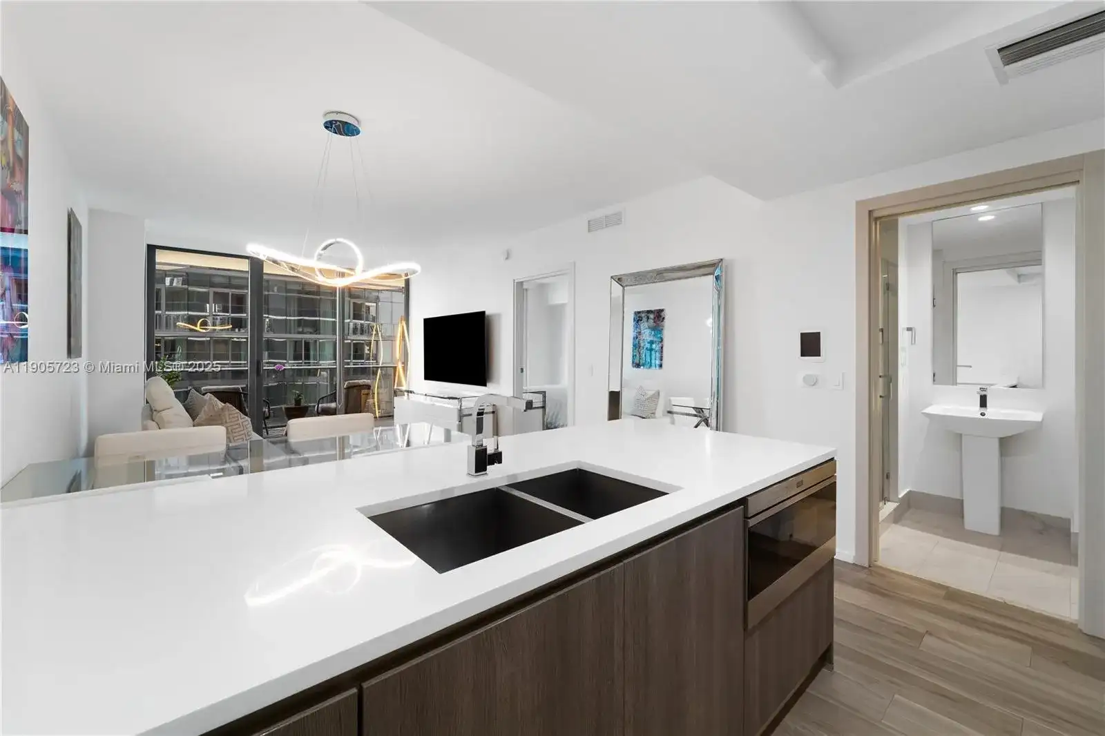 801 S Miami Ave # 3907, Miami FL 33130 photo 2