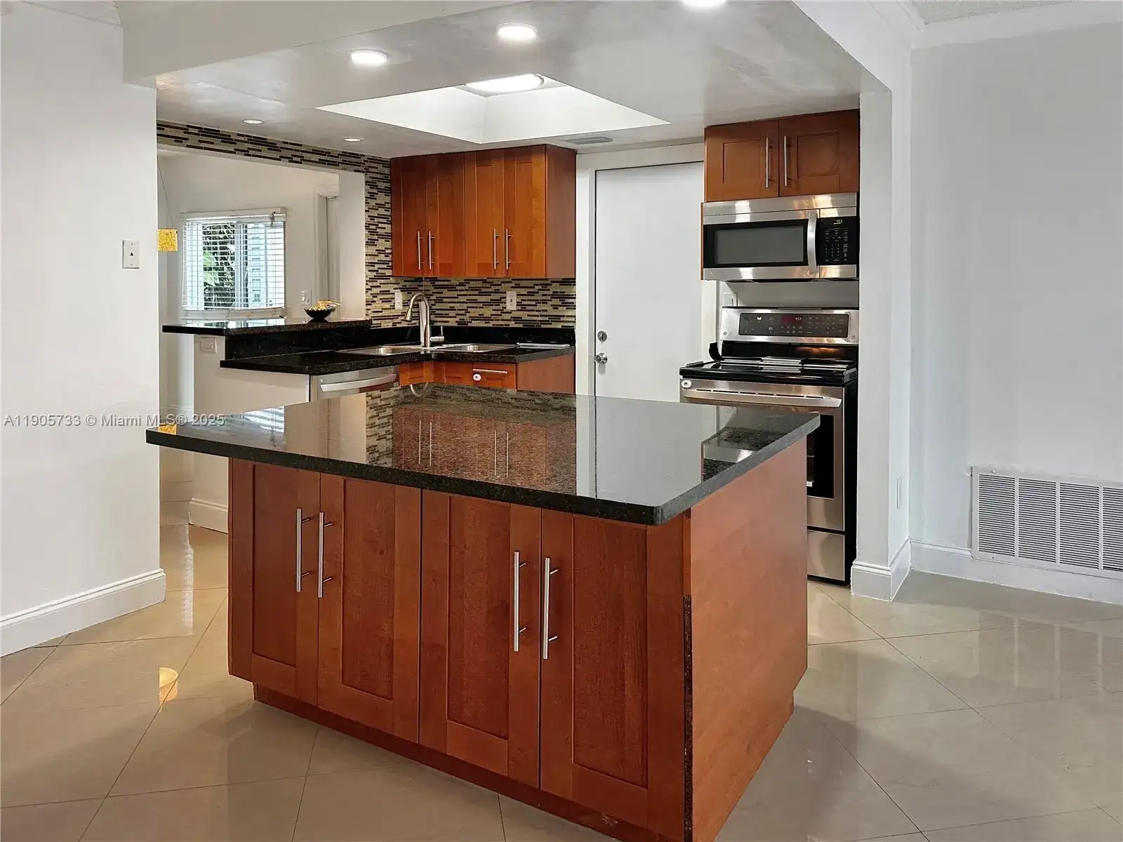 6001 NW 71st Ave, Tamarac FL 33321 photo 5