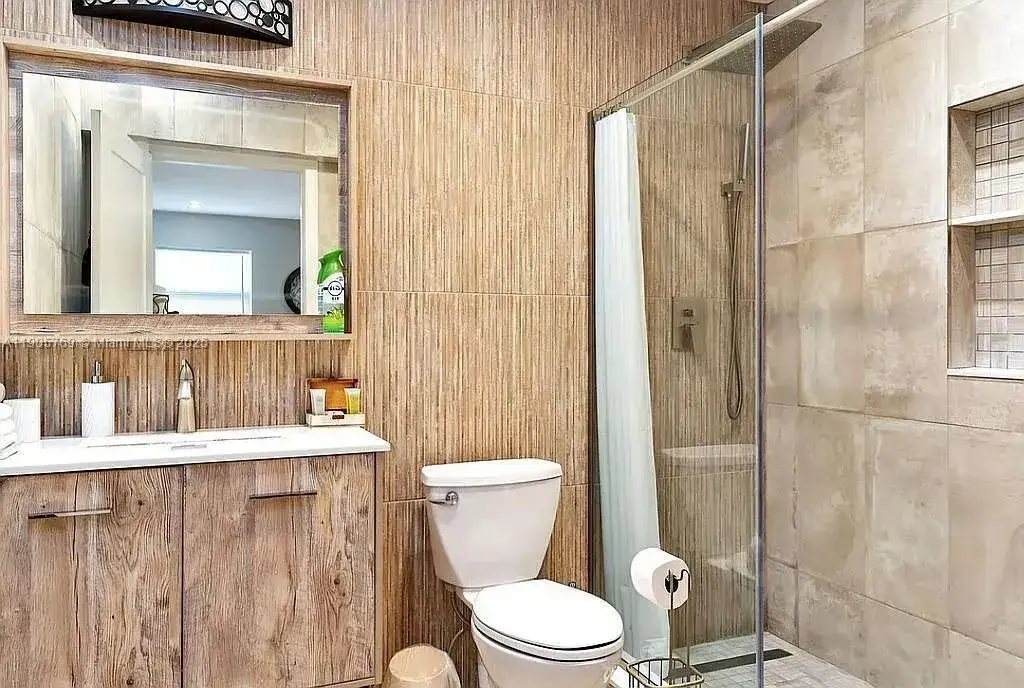 4521 NE 15th Ter, Oakland Park FL 33334 photo 2