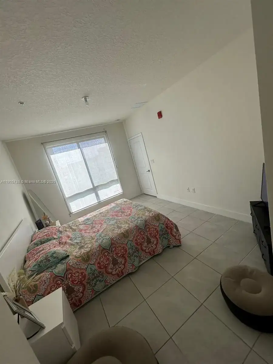 8001 NW 41st St # 302, Doral FL 33166 photo 2