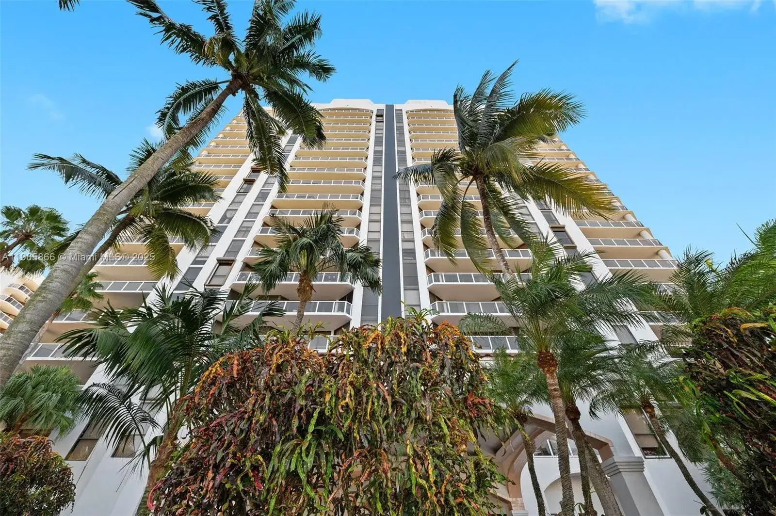 3598 Yacht Club Dr # 602, Aventura FL 33180 photo 3