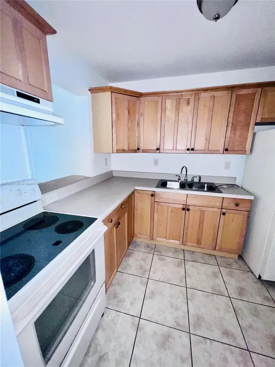 12290 NE 11th Ct # 305, North Miami FL 33161 photo 4