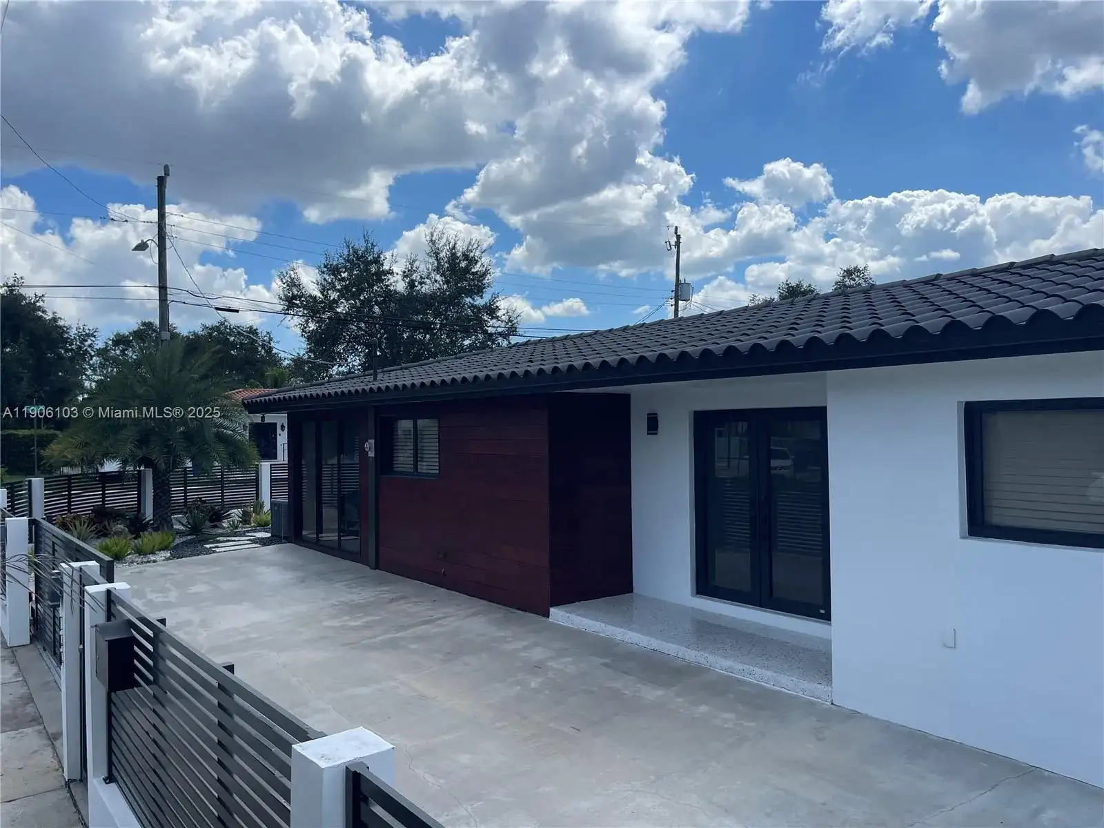 180 NW 59th Ct, Miami FL 33126 photo 2