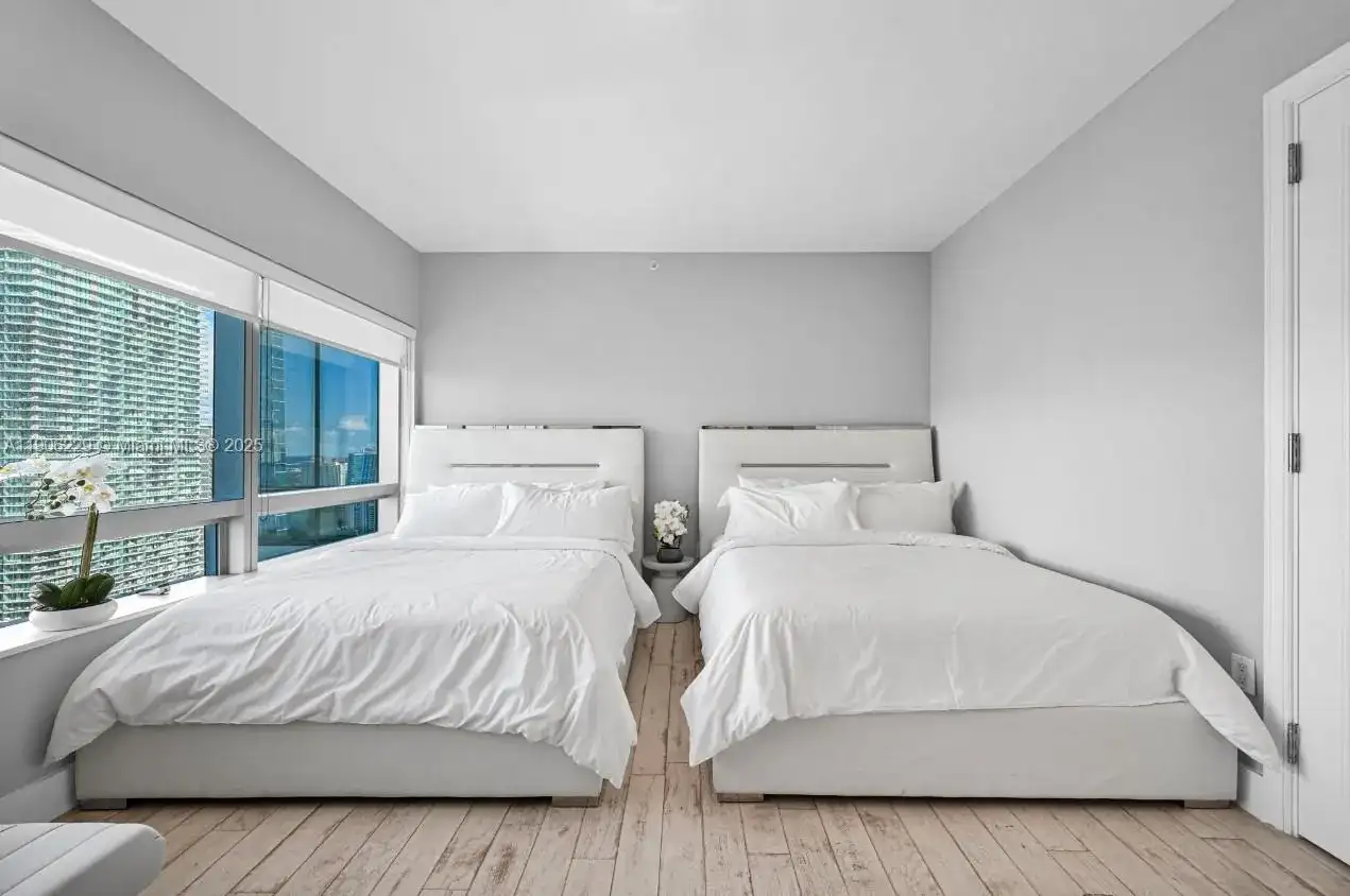 1435 Brickell Ave # 3401, Miami FL 33131 photo 3