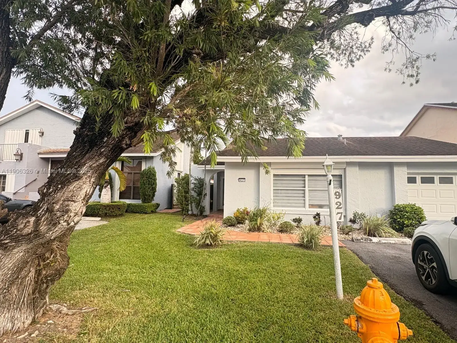 927 NW 106th Ave Cir, Miami FL 33172 photo 3