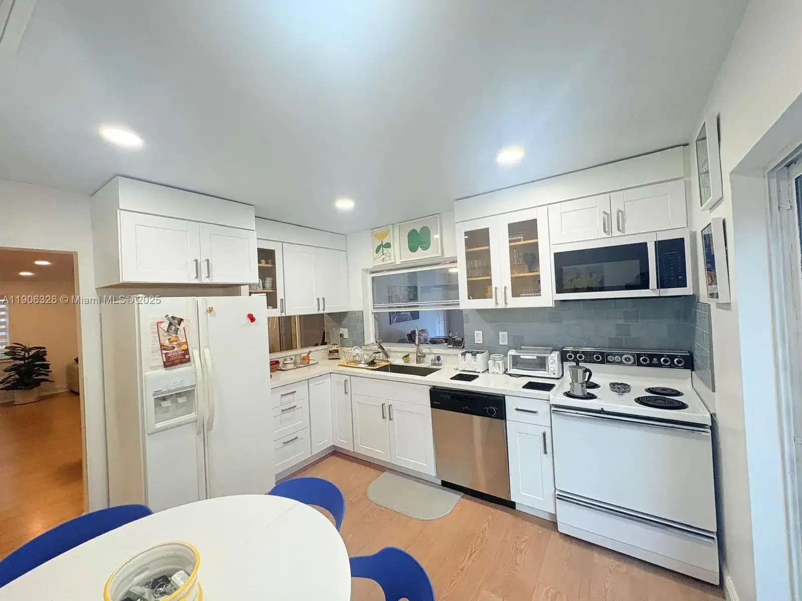 927 NW 106th Ave Cir, Miami FL 33172 photo 4