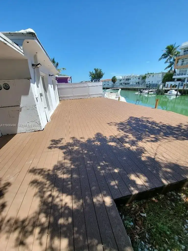 7707 Hawthorne Ave, Miami Beach FL 33141 photo 2