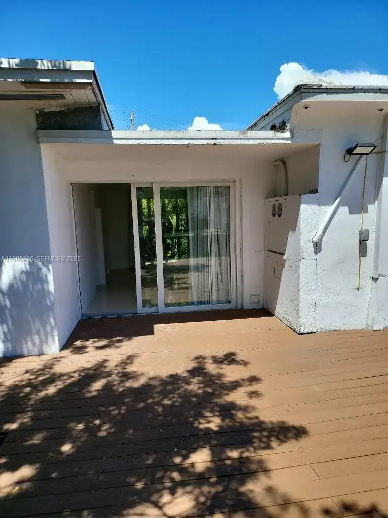 7707 Hawthorne Ave, Miami Beach FL 33141 photo 3