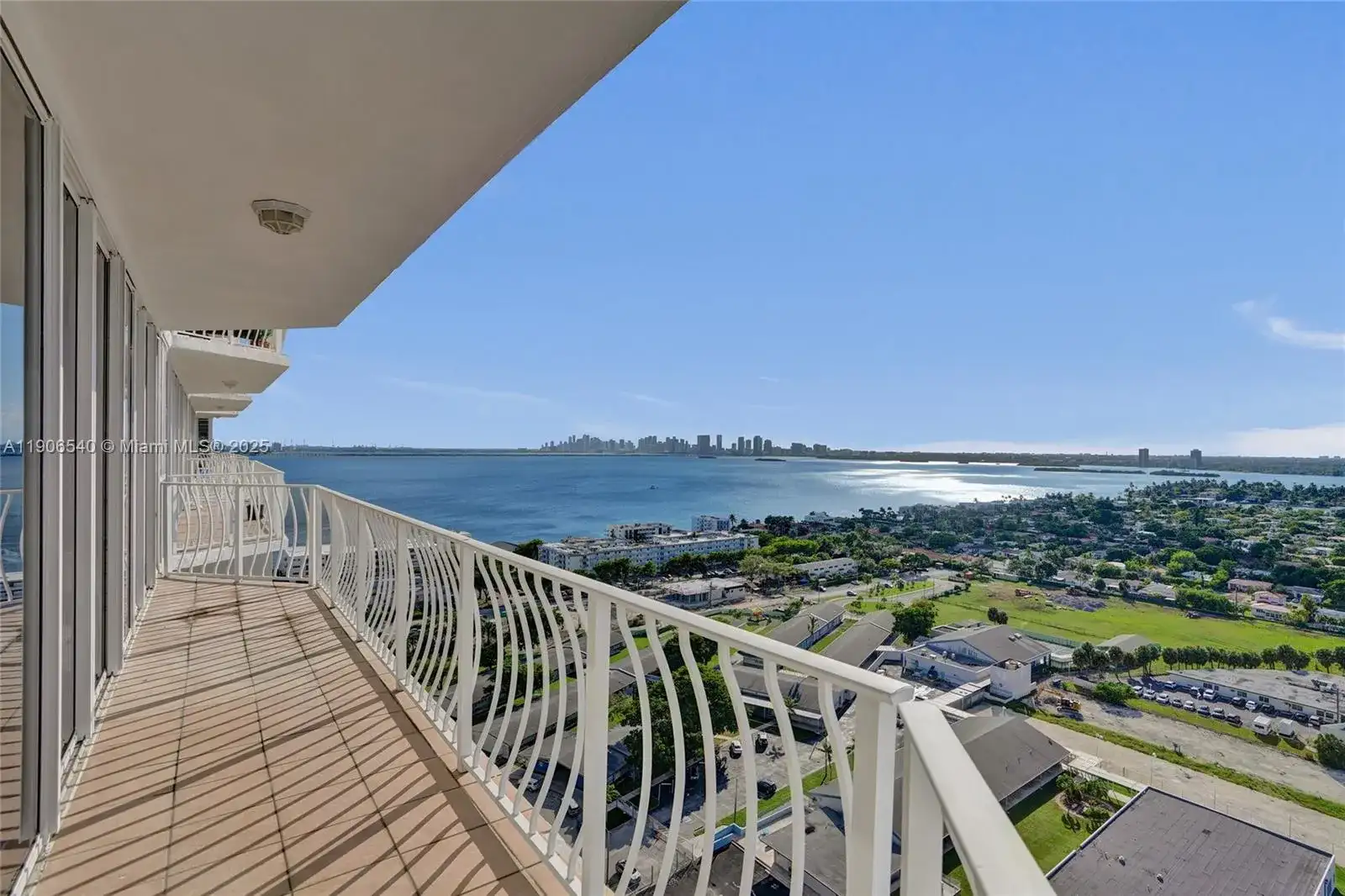 7601 E Treasure Dr, North Bay Village FL 33141 photo 3