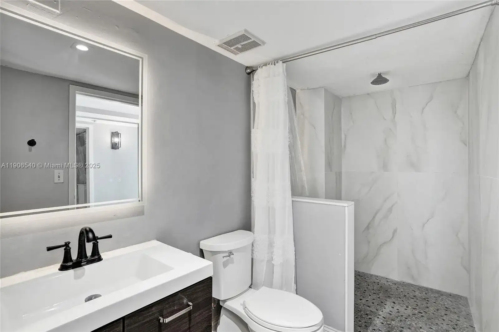 7601 E Treasure Dr, North Bay Village FL 33141 photo 4