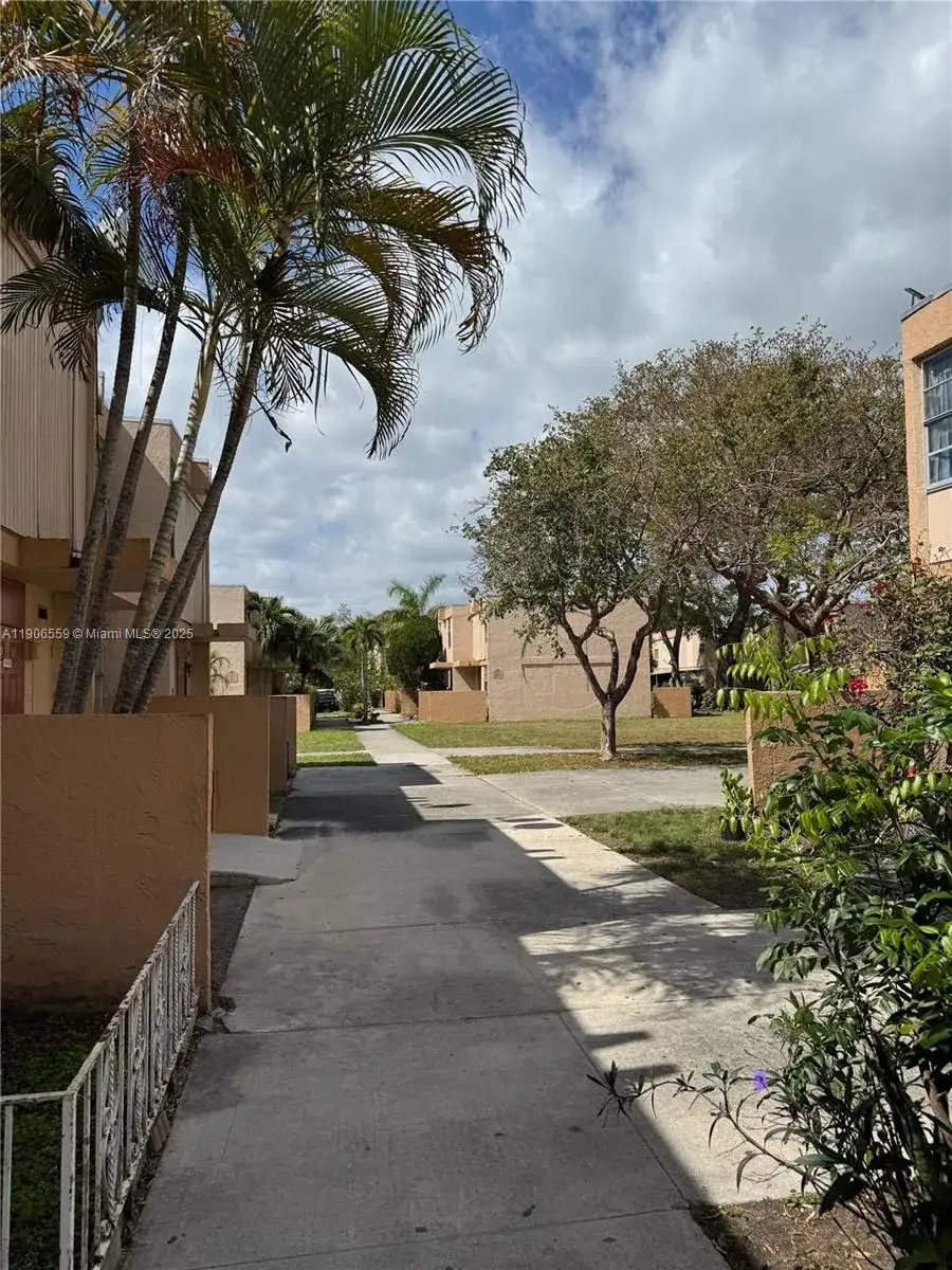 6007 SW 69th St # 74, South Miami FL 33143 photo 2
