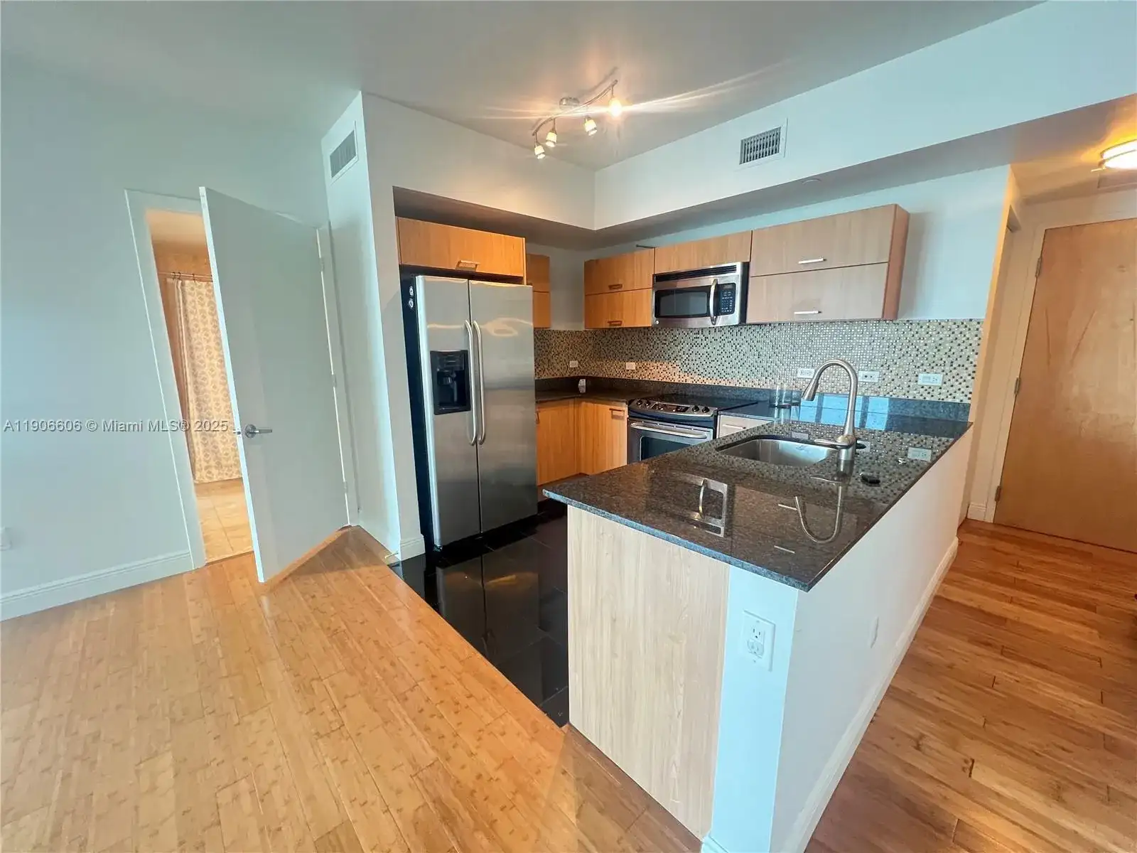 350 S Miami Ave # 1905, Miami FL 33130 photo 3