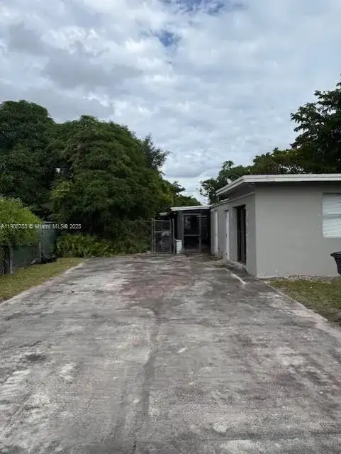445 Opa Locka Blvd, North Miami FL 33168 photo 2