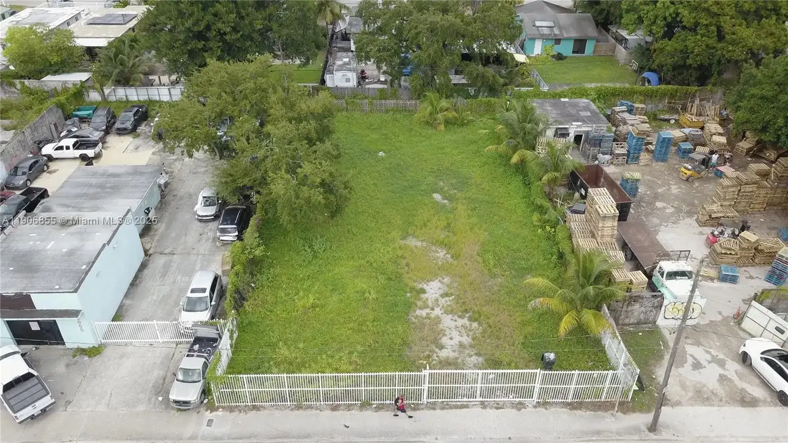 3039 NW 54th St, Miami FL 33142 photo 3
