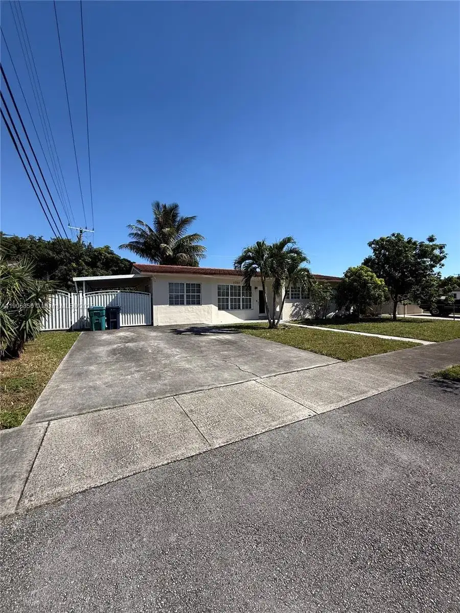 11325 NW 59th Ct, Hialeah FL 33012 photo 2