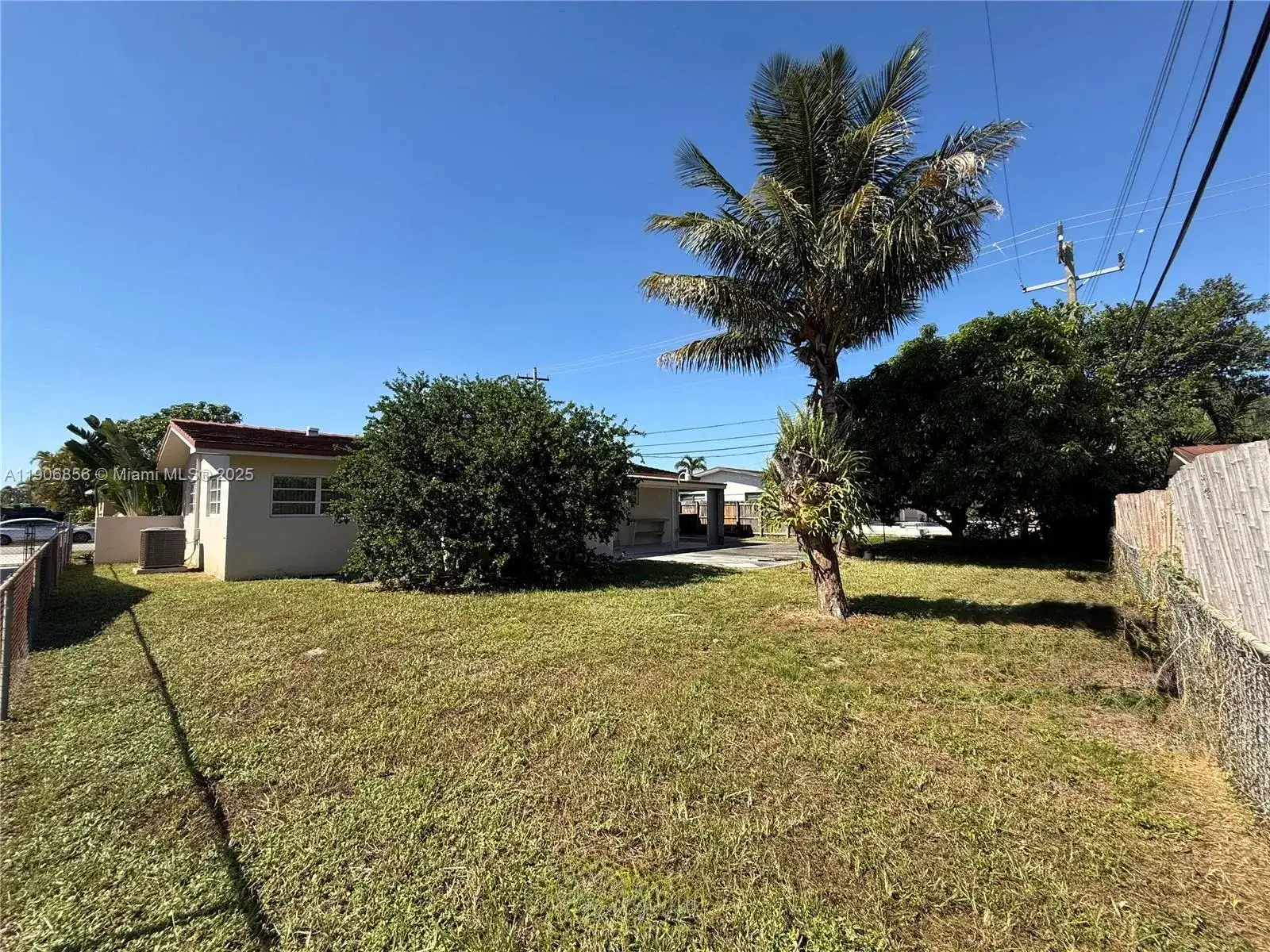 11325 NW 59th Ct, Hialeah FL 33012 photo 3