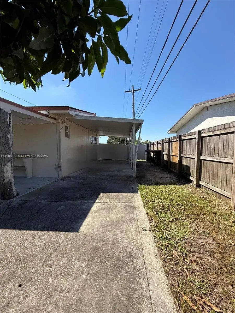 11325 NW 59th Ct, Hialeah FL 33012 photo 5