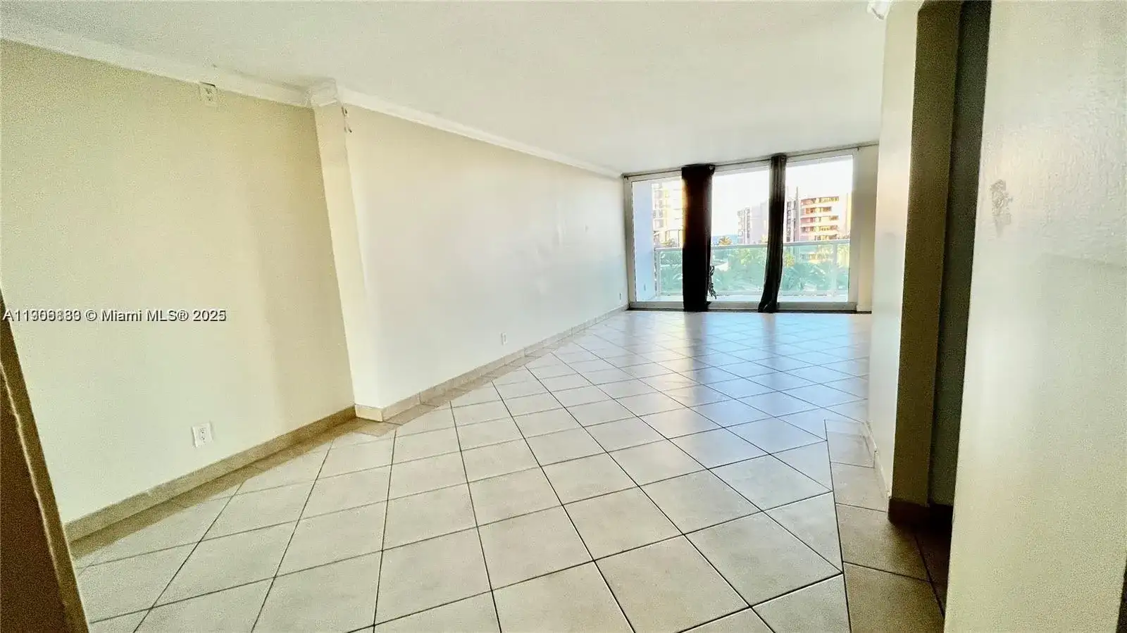 100 Bayview Dr # 607, Sunny Isles Beach FL 33160 photo 2