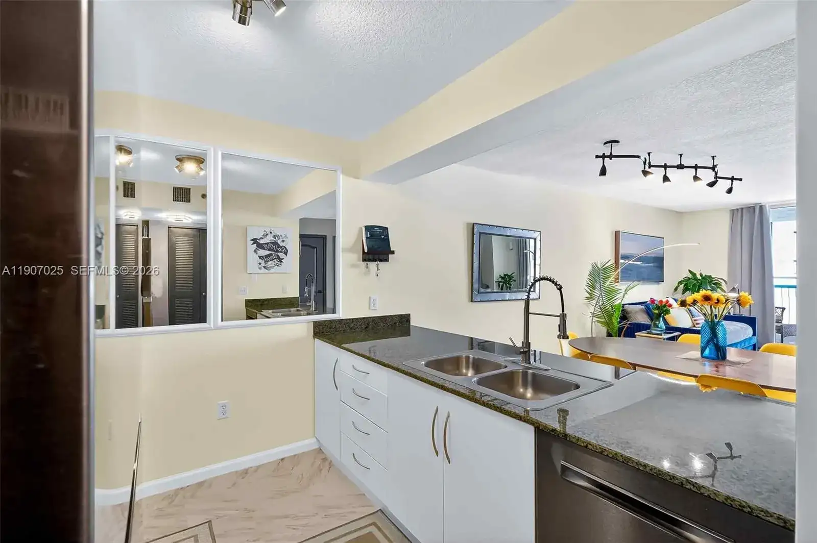 1200 Brickell Bay Dr # 3914, Miami FL 33131 photo 2
