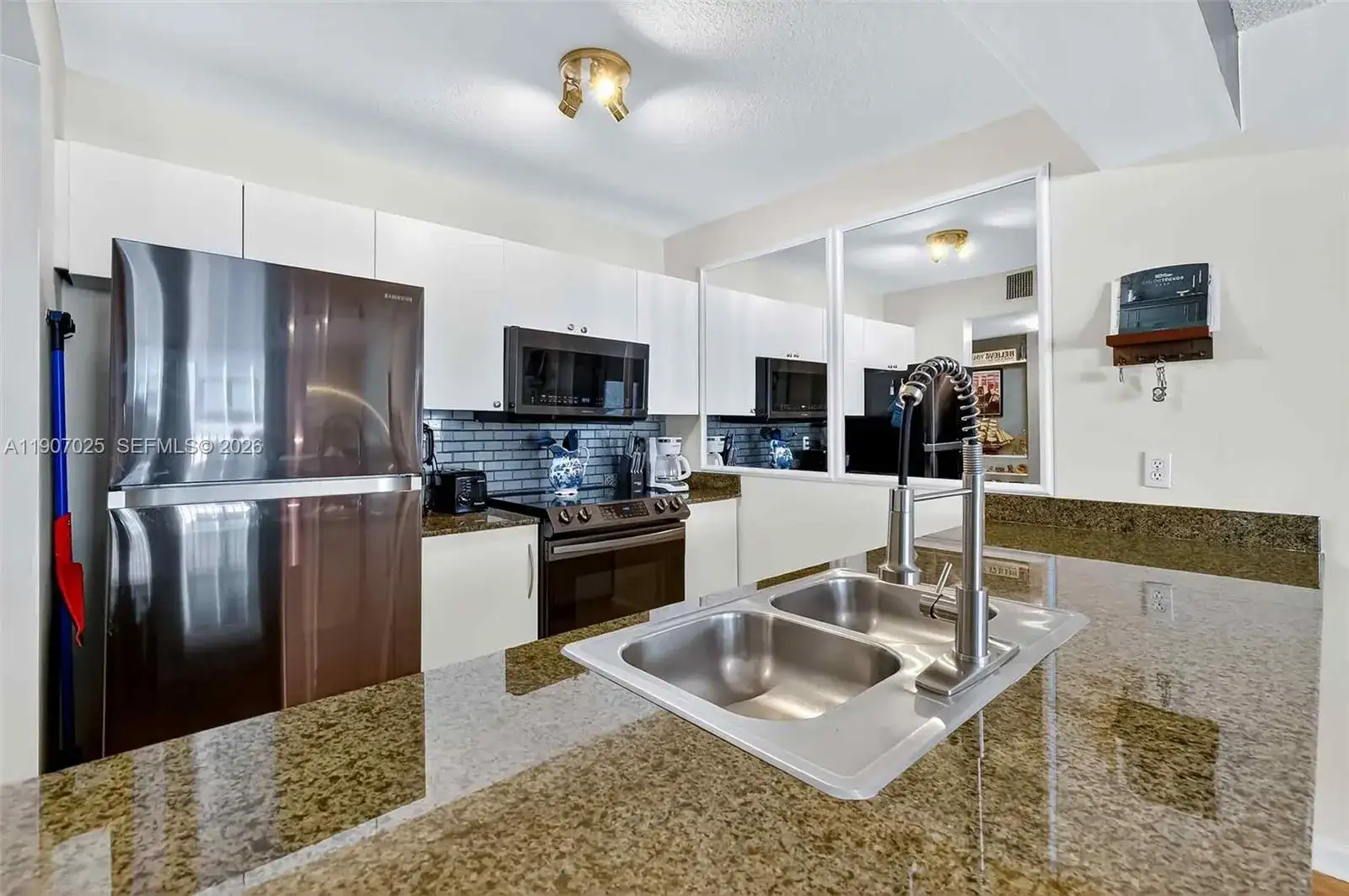 1200 Brickell Bay Dr # 3914, Miami FL 33131 photo 3
