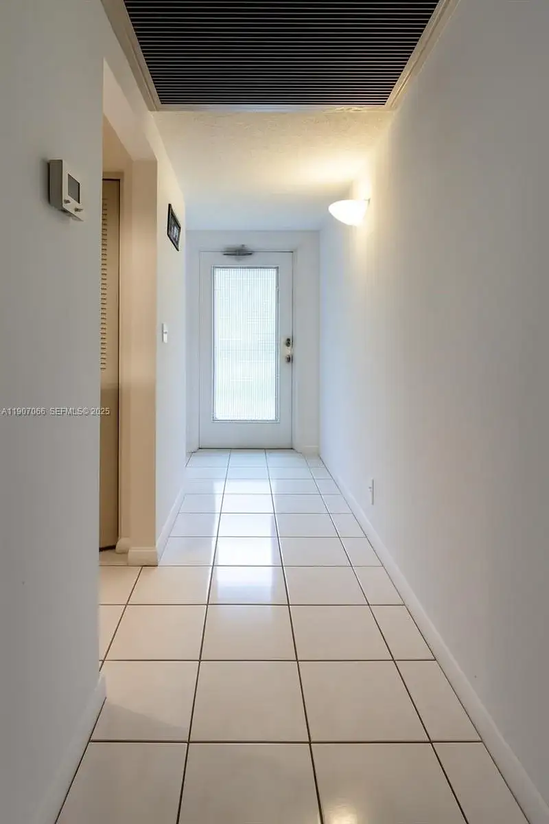 9330 Lagoon Pl # 206, Davie FL 33324 photo 3