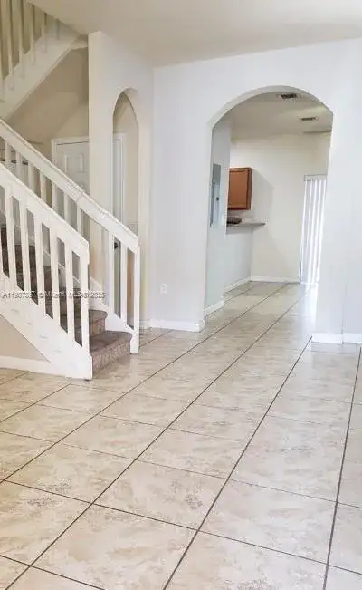3512 W 88th Ter, Hialeah FL 33018 photo 2